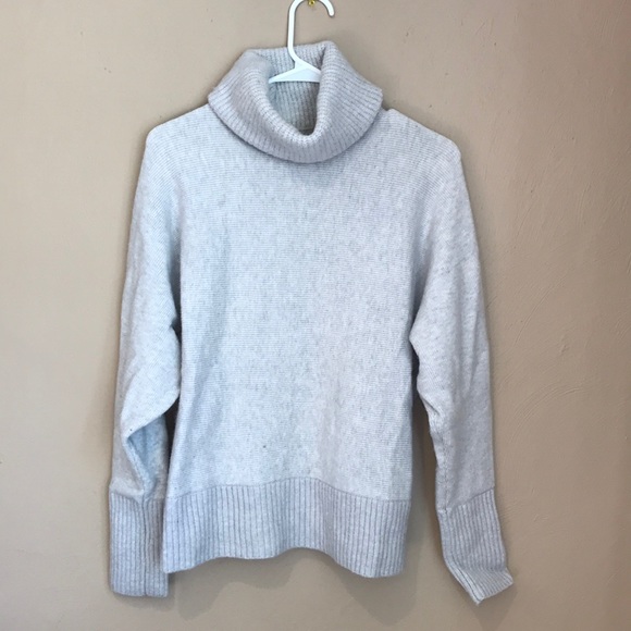 Three small banana republic sweaters. - Picture 4 of 4